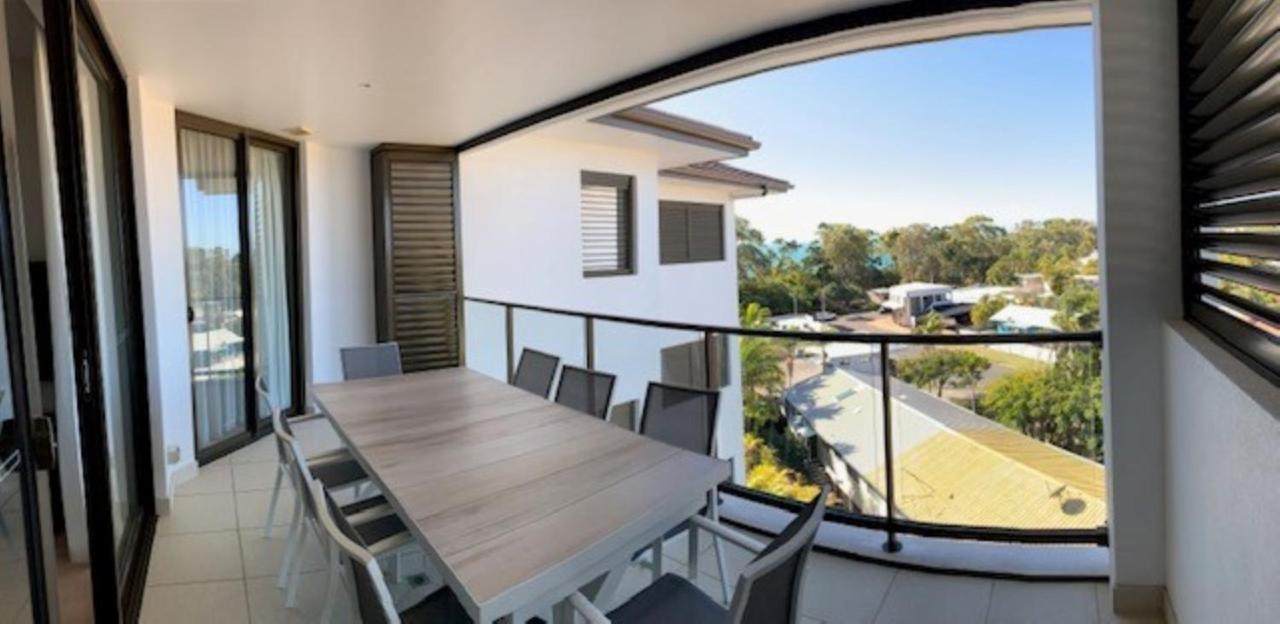 Grand Mercure Allegra Hervey Bay Exterior foto A balcony
